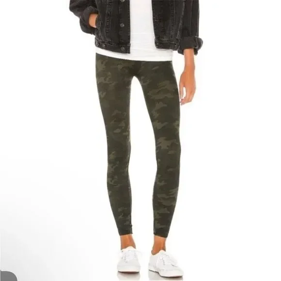 Spanx Women's Look at Me Now Seamless Leggings Camo Print Sz. Large 25" Inseam - Picture 12 of 14